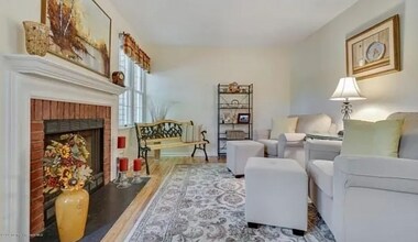 8 Harrow Ln in Bedminster, NJ - Foto de edificio - Building Photo