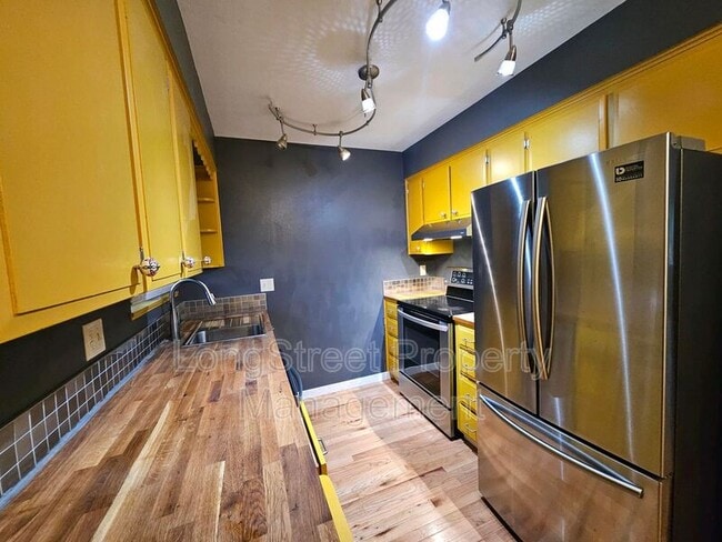 4620 NE Broadway in Portland, OR - Building Photo - Building Photo