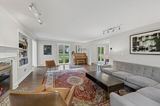 930 Harvard Ct in Highland Park, IL - Building Photo - Building Photo