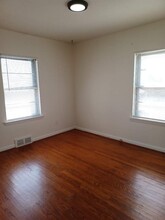 9108 Leamont Dr in Jennings, MO - Foto de edificio - Building Photo
