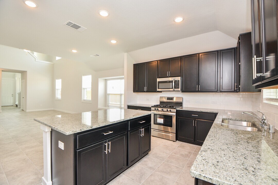 7542 Coral Ter Dr in Cypress, TX - Building Photo