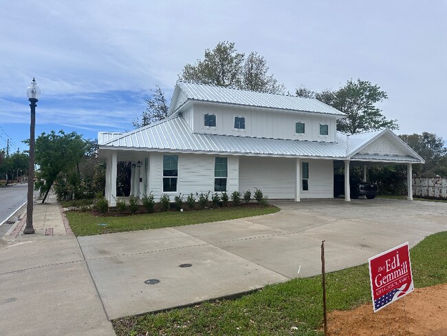 546 Howard Ave in Biloxi, MS - Building Photo - Building Photo