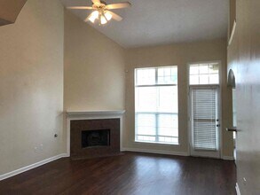 7142 Queens Crown Ct, Unit C-443 in Memphis, TN - Building Photo - Building Photo