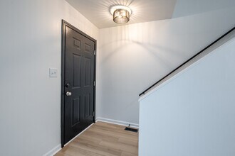 1545 Springwood Dr SE in Smyrna, GA - Building Photo - Building Photo