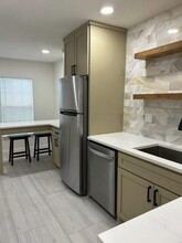 110 Lessin Ln in Austin, TX - Building Photo - Building Photo