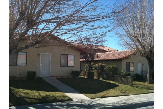 802 E Avenue J-12 in Lancaster, CA - Building Photo - Building Photo