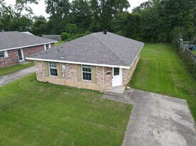 310 Coffee St in Dequincy, LA - Building Photo
