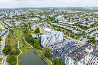 Hillcrest East Building 22 in Hollywood, FL - Building Photo - Building Photo