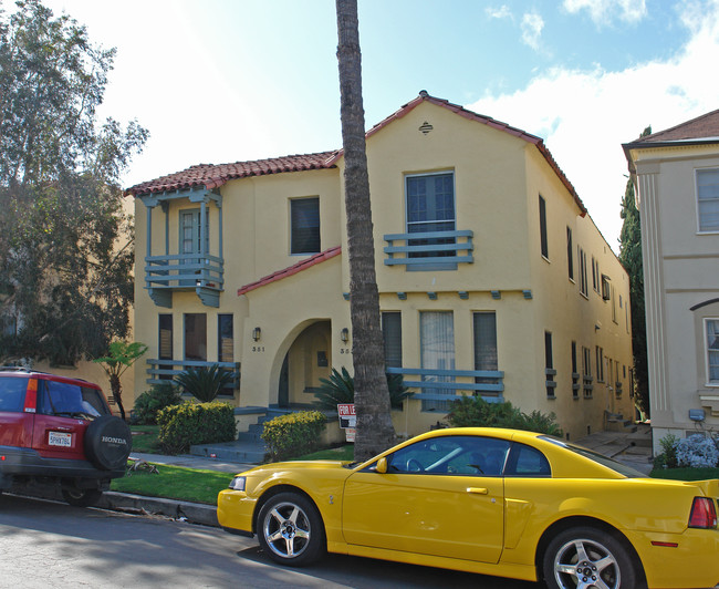 351 N Genesee Ave in Los Angeles, CA - Foto de edificio - Building Photo