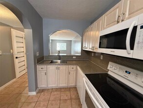 930 NE 34th Ave, Unit 102 in Homestead, FL - Building Photo - Building Photo