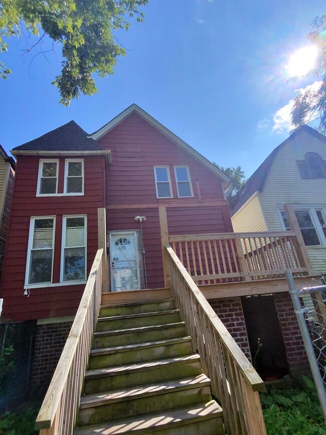 property at 629 E 92nd Pl