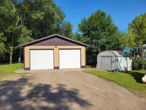 3330 London Rd in Eau Claire, WI - Foto de edificio - Building Photo