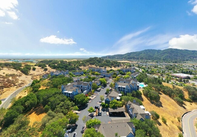 Highlands of Marin in San Rafael, CA - Foto de edificio - Building Photo