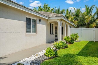 18273 NW 7th St in Pembroke Pines, FL - Building Photo - Building Photo