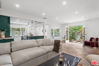 9024 Keith Ave in West Hollywood, CA - Building Photo - Building Photo