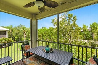 1325 Sweetwater Cove in Naples, FL - Foto de edificio - Building Photo