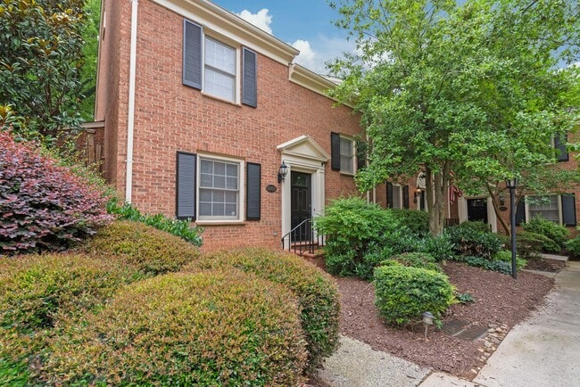 property at 500 N Poplar St