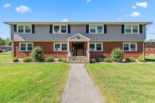 Manor Grove Apartments Groveland in Groveland, MA - Building Photo