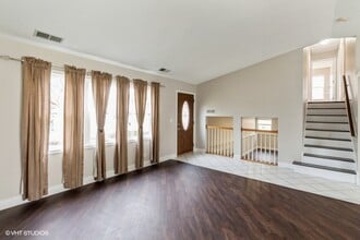 2781 Hillsboro Ln in Lake In The Hills, IL - Building Photo - Building Photo