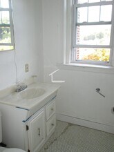 724 Washington St, Unit 1 in Brookline, MA - Building Photo - Building Photo