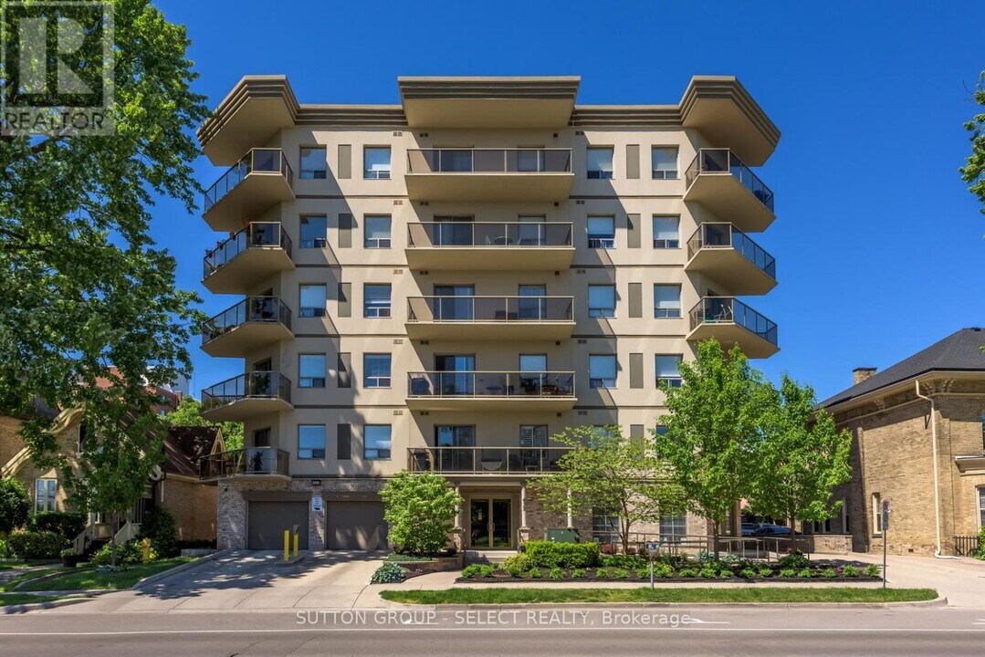 435-435 Colborne St in London, ON - Building Photo