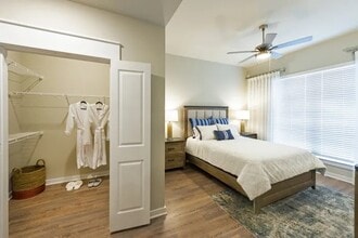 1099 W Riley Rd in Houston, TX - Building Photo - Building Photo