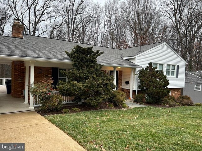 6830 Pacific Ln in Annandale, VA - Building Photo - Building Photo