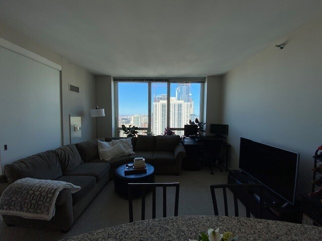 33 W Ontario St, Unit 42G in Chicago, IL - Building Photo - Building Photo