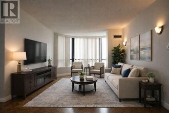 7440 Bathurst St in Vaughan, ON - Building Photo - Building Photo