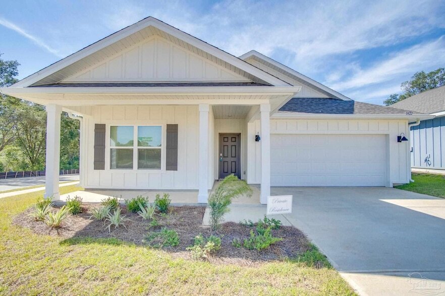 8422 Riverstone Dr in Pensacola, FL - Building Photo