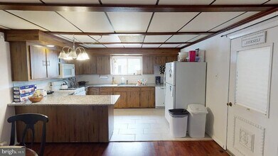 415 E Flora St in Philadelphia, PA - Building Photo - Building Photo