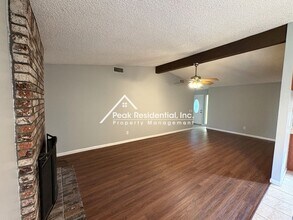 7572 El Terraza Dr in Sacramento, CA - Building Photo - Building Photo