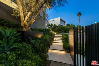 9607 Highridge Dr in Beverly Hills, CA - Building Photo - Building Photo