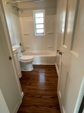 285 E 200th St, Unit 2 in Cleveland, OH - Foto de edificio - Building Photo