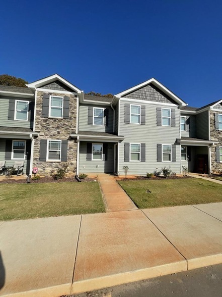 1026 Peony Ln, Unit W4172D in Youngsville, NC - Building Photo