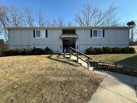 4715 Switzer Rd in Merriam, KS - Building Photo