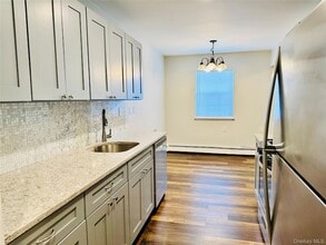 100 Hillside Dr, Unit D6 in Scotchtown, NY - Building Photo - Building Photo