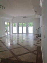 8 Turtle Walk in Key Biscayne, FL - Building Photo - Building Photo
