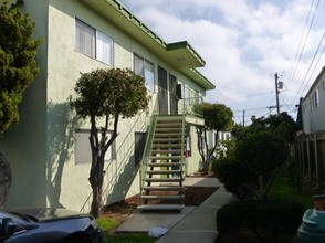 582 12th St in Imperial Beach, CA - Foto de edificio - Building Photo