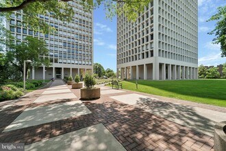 210 Locust St in Philadelphia, PA - Building Photo - Building Photo