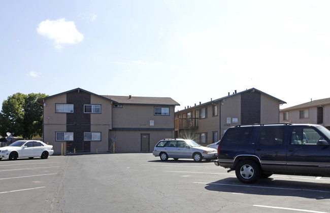 1039-1043 E Laurel Dr in Salinas, CA - Building Photo - Building Photo