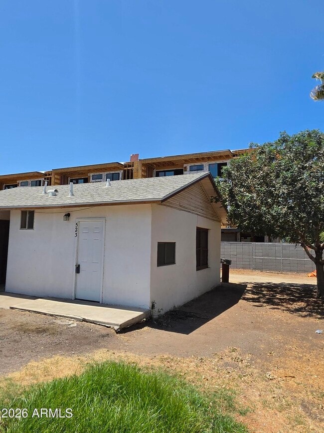 property at 521 W 5th St