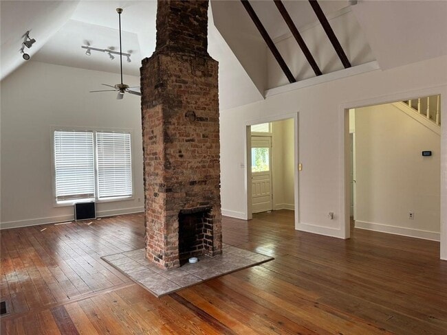 property at 199 Pearl St SE