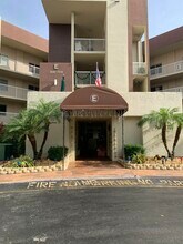 7678 Trent Dr in Tamarac, FL - Building Photo - Building Photo