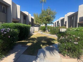 2615 N Hayden Rd, Unit 103 in Scottsdale, AZ - Building Photo