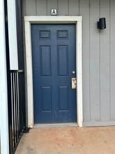 325 E NUGGET LLC (Lakeshore) (lakeshor) in Oklahoma City, OK - Building Photo - Interior Photo