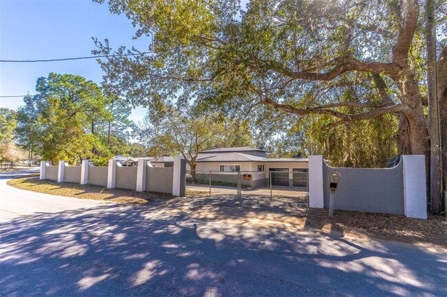 16880 SE 63rd Ln in Ocklawaha, FL - Building Photo - Building Photo