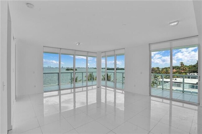 720 NE 62nd St in Miami, FL - Building Photo - Building Photo