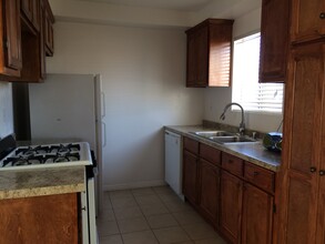 16901 Green Ln, Unit H in Huntington Beach, CA - Building Photo - Building Photo