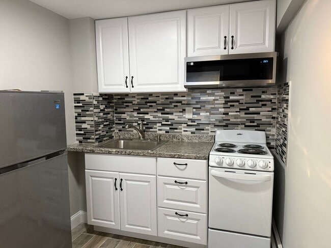 14 N 4th St in Holbrook, NY - Foto de edificio - Building Photo